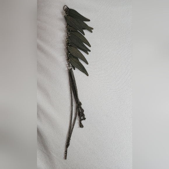 Single vintage metal feather earring in bronze - Picture 3 of 6